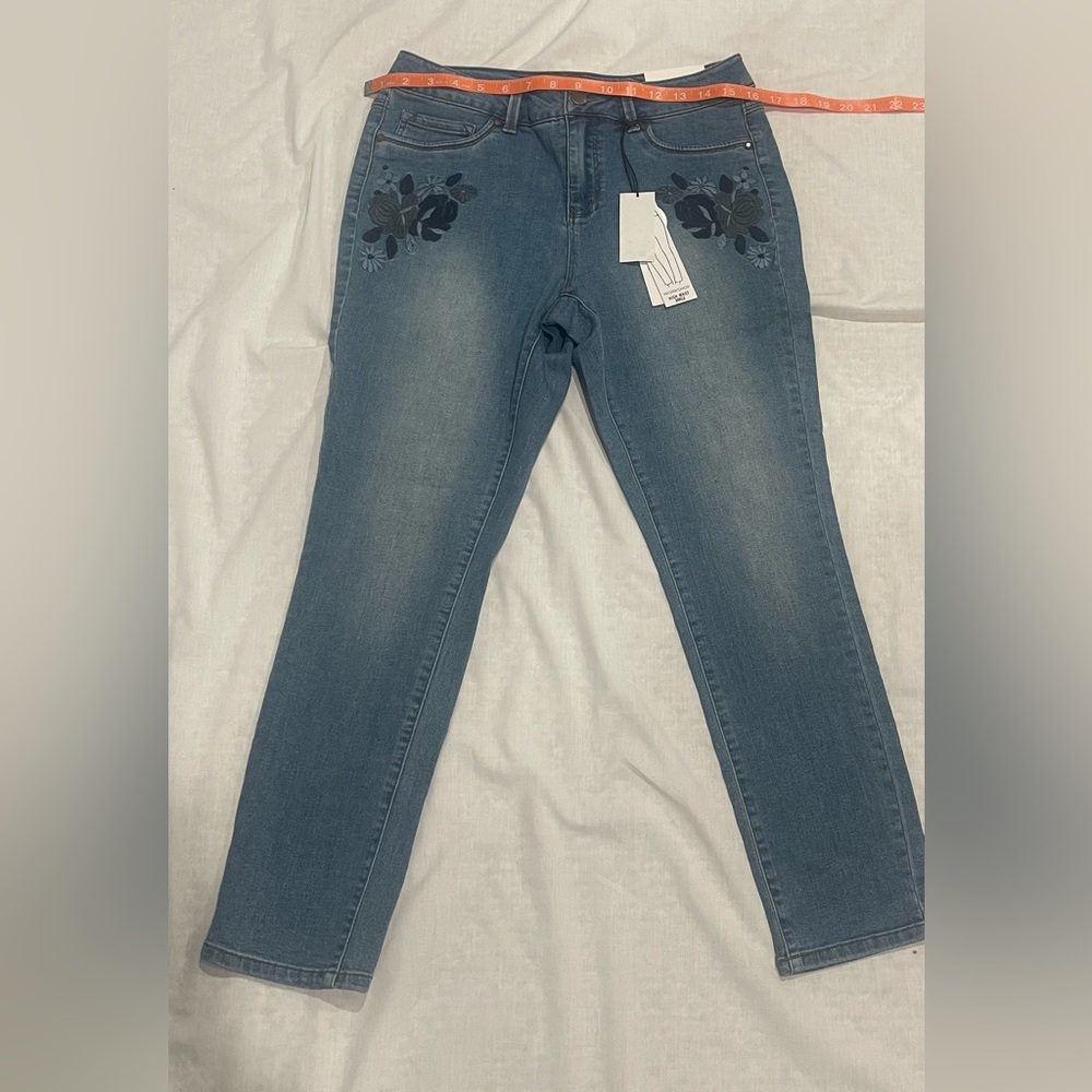 Women’s Workshop Republic Clothing Embroidered Jeans Size 4 NWT - Picture 7 of 10